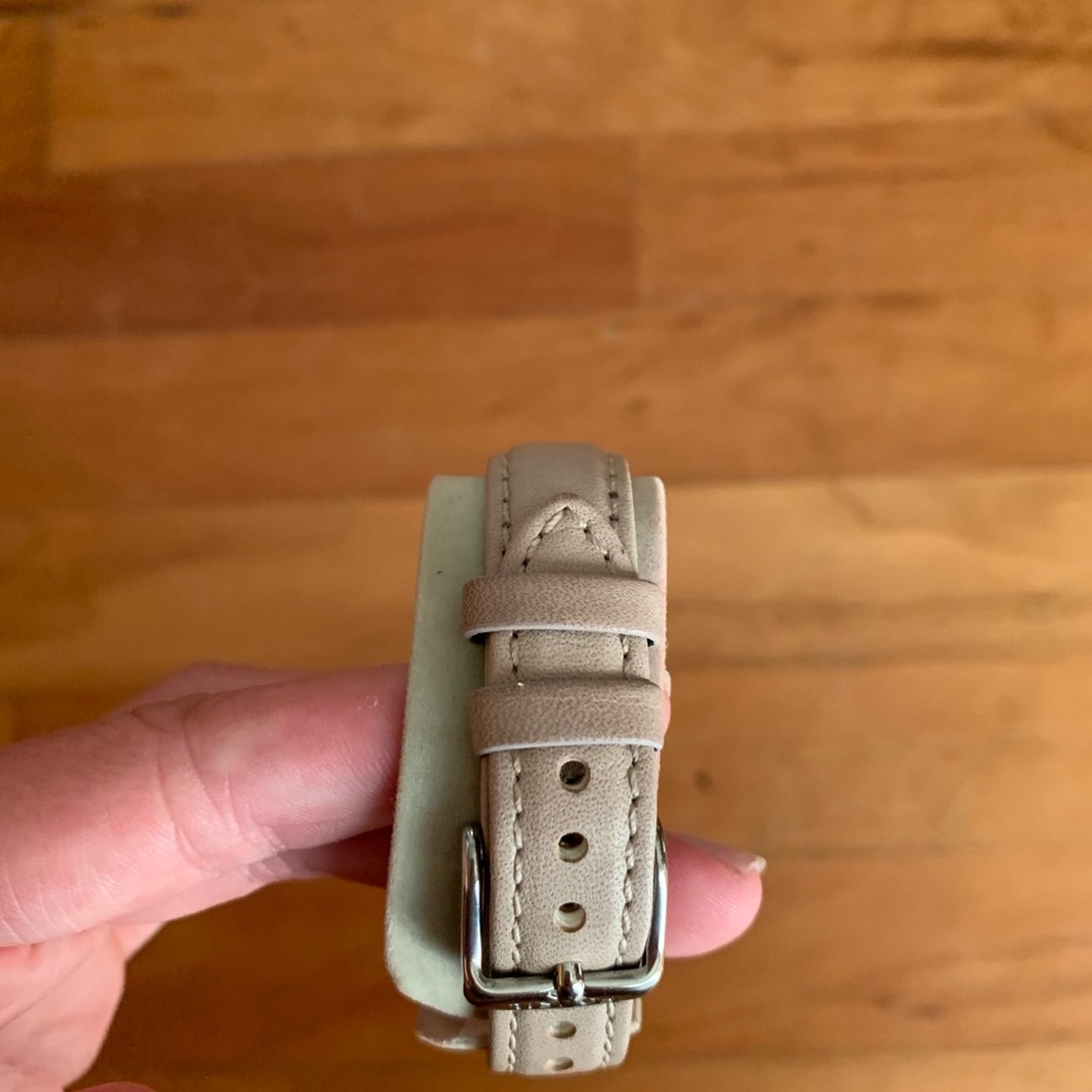 NEVER WORN FOSSIL WATCH - Picture 4 of 5